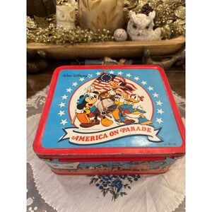 Vintage 1975 Disney America on Parade Metal Lunch Box Aladdin
